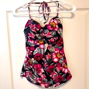 LAST CALL🌺 Beautiful & Flattering Merona Floral Tankini Top